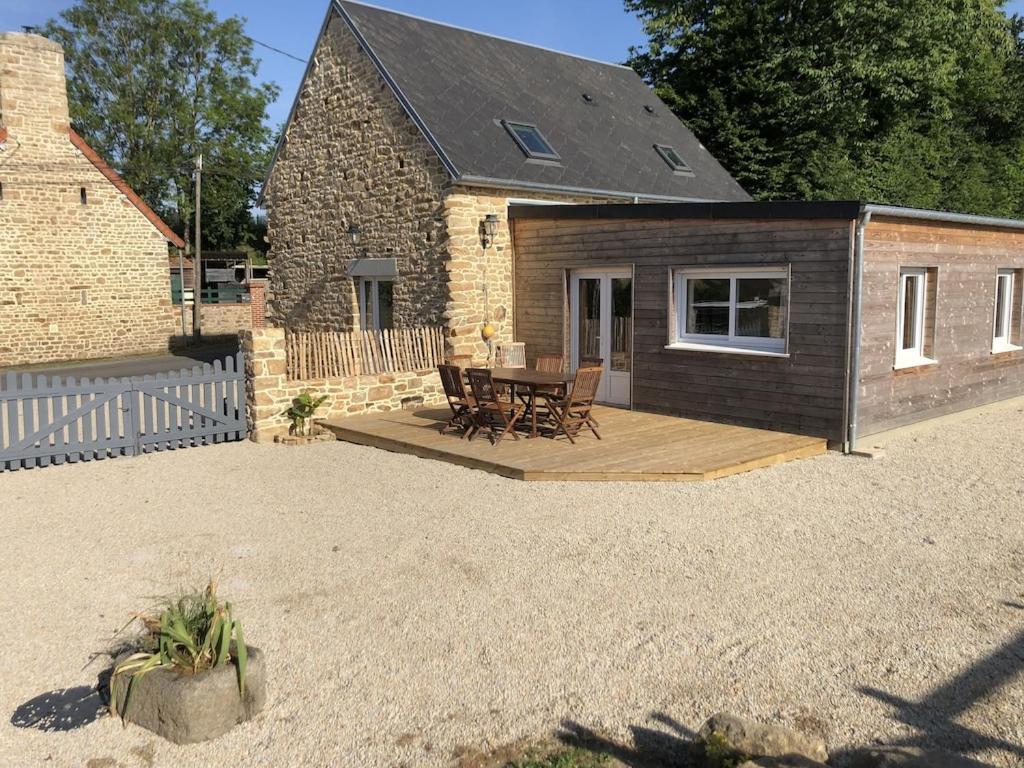 Charmante Maison De Campagne En Pierres Et Bois Sartilly-Baie-Bocage Eksteriør billede